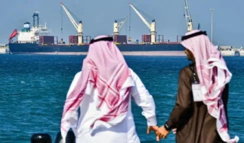 دول الخليج تعيد رسم خريطة تصدير النفط بعيدا عن هرمز