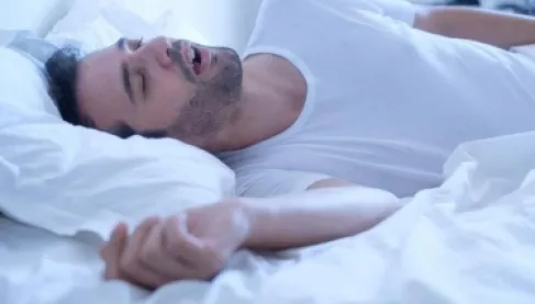 تستيقظ مرهقًا رغم النوم؟ 7 أطعمة قد تساعدك على التنفس بشكل أفضل ليلا
