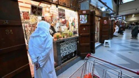 اقتصاد الخليج يدفع فواتير الحرب... انكماش وتضخّم