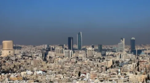 الاردن .. الحكومة تتحرك ميدانيا في معبر الكرامة لإزالة معيقات الترانزيت