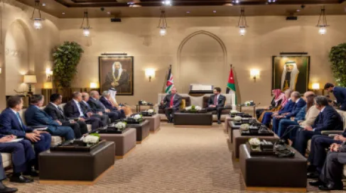 الملك يحذر من استغلال اضطرابات المنطقة لفرض واقع جديد في القدس