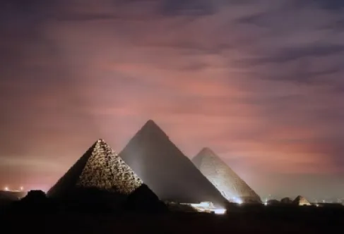 زلزال مصر يحيي لغزاً قديماً.. كيف نجا الهرم الأكبر من أقوى الهزات؟