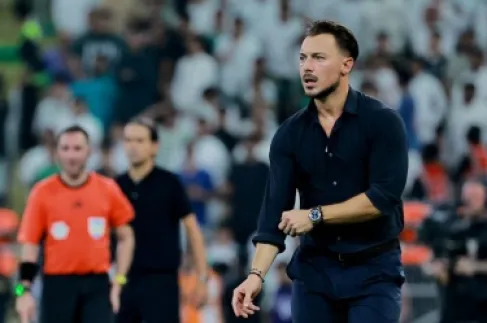 المدرب الألماني ماتياس يايسله خلال إشرافه على الأهلي في الدوري السعودي للمحترفين