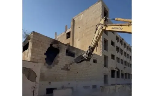 بدء إزالة فندق شهير مهجور في العاصمة عمان