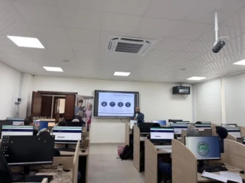 قسم ذكاء الأعمال في جامعة الزيتونة ينظم ندوة حول تطوير المهارات الرقمية وتعزيز فرص تشغيل الخريجين بالتعاون مع مؤسسة نهر الأردن