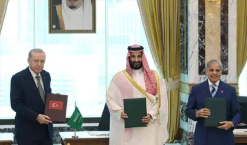 اتفاق مكة للدفاع المشترك: أي هجوم مسلح على أي دولة يعد هجوما على الدول الثلاث جميعها
