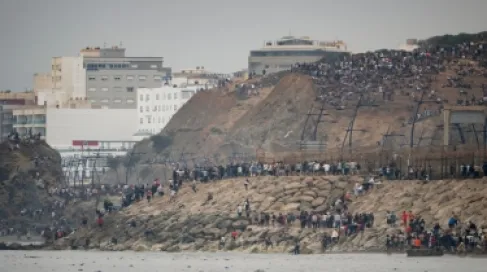 إسبانيا تعلن فرض قيود على الرحلات الجوية والسفن القادمة من إيطاليا
