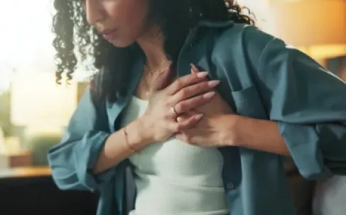 أكثر من الرجال.. أمراض القلب تكسر حاجز العمر لدى النساء