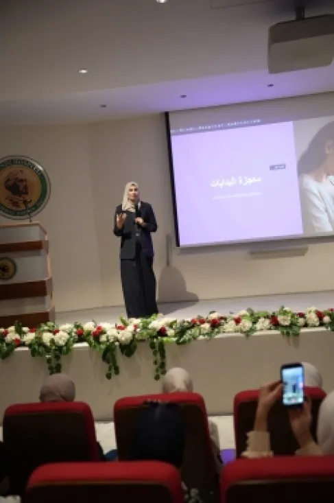 محاضرات متخصصة عن الرضاعة الطبيعية وصحة الأم والطفل في مستشفى الكندي