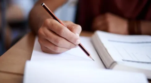 البنك المركزي يعلن عن 12 بعثة دراسية لطلبة التوجيهي المتفوقين