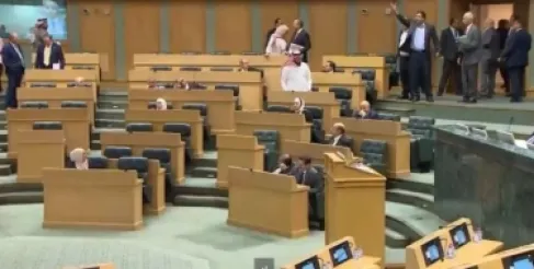 نواب ينسحبون من الجلسة احتجاجاً على غياب حسان والحكومة
