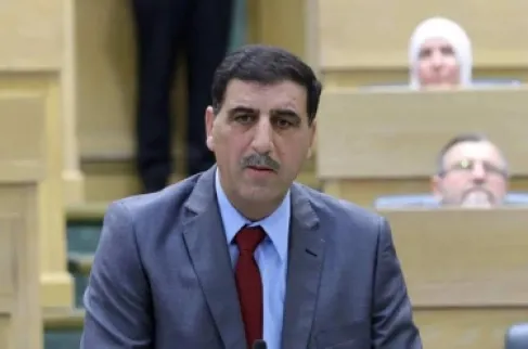 القبلان يطالب بطرح الثقة في الحكومة