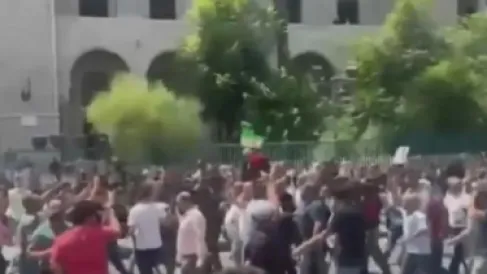الاحتفالات تعم سورية ...  بعد حكم الإعدام على بشار وماهر الأسد وعاطف نجيب