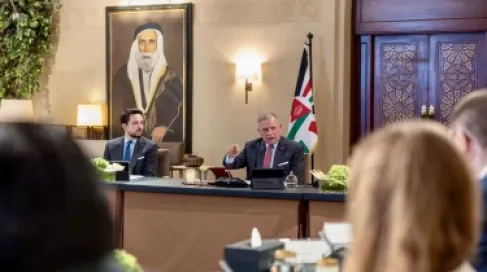 الملك يستقبل وفدا من مساعدي أعضاء في الكونغرس الأمريكي