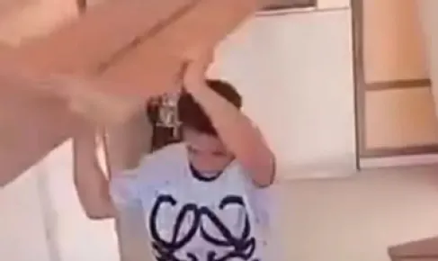 وزير التعليم يقرر فصل طلاب مدرسة مصرية لعام كامل