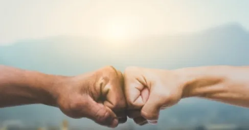 لماذا تصبح الصداقات الجديدة نادرة بعد الثلاثين؟