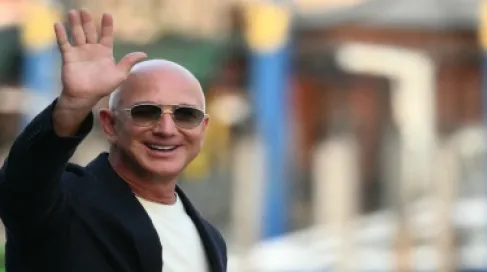 جيف بيزوس يصبح مساهما بحصة أقلية في ليفربول