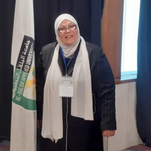 الاردن.. وفاة دكتورة في جامعة البلقاء التطبيقية بعد انتهاء حفل التخرج وحزن عميق يصيب طلبتها ومعارفها