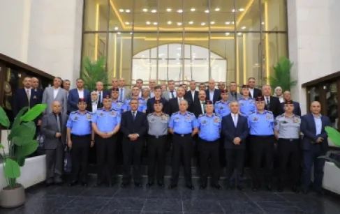 مدير الأمن العام يكرّم عددا من الضباط المتقاعدين