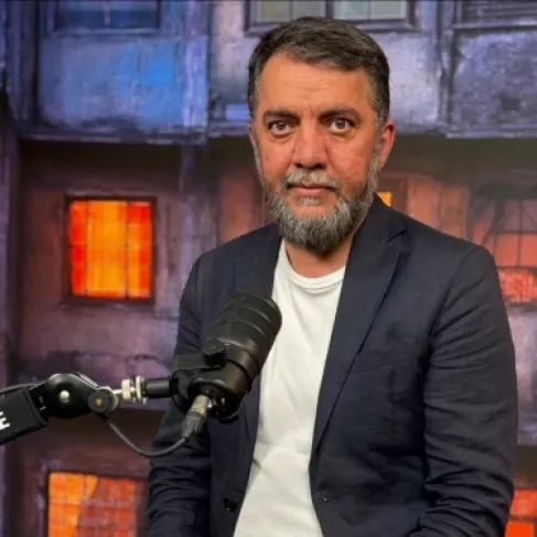 أسرارٌ بينك وبين هاتفك ..العمل الإنساني في عصر الرقمي