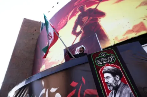 إيران توقف دبلوماسيَّين فرنسيين في موقع 