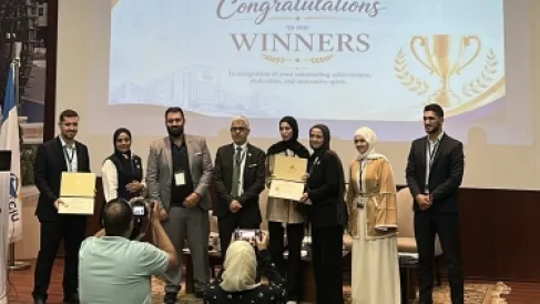 فريقان من طلبة كلية الصيدلة في جامعة الزيتونة الأردنية يحصدان المركز الأول في مسابقة الملصقات العلمية الريادية بالجامعة الألماني