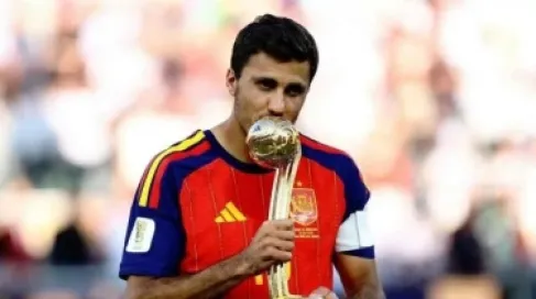 برشلونة يتوصل لاتفاق للتعاقد مع رودري