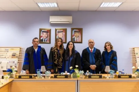 الإعلامية نتالي خالد تنال درجة الماجستير في الصحافة والإعلام الرقمي في جامعة البترا