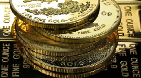 الذهب يرتفع قليلا مع تراجع الدولار في ظل انحسار توقعات رفع الفائدة