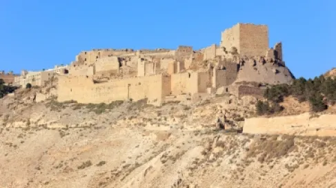 بعد 9 أشهر على انهياره.. إعادة طرح عطاء تأهيل سور الكرك قبل موسم الأمطار