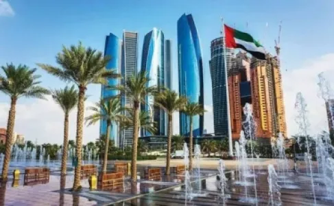 الإمارات: الدفاعات الجوية ترصد تهديدًا صاروخيًا