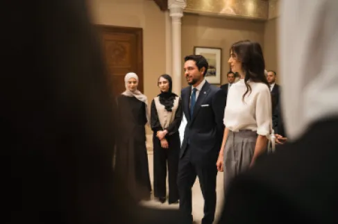 ولي العهد والأميرة رجوة يستقبلان أوائل الثانوية العامة