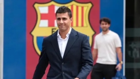 رودري يكشف مفاجأة عن المفاضلة بين برشلونة وريال مدريد