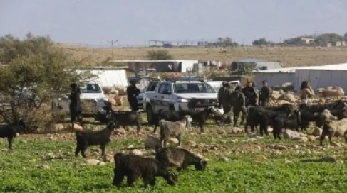 يواجهون خطر الترحيل .. الاحتلال يقطع الماء على 47 عائلة فلسطينية في الأغوار