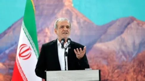 رئيس إيران: الأفضل إنهاء الحرب الآن.. وطهران تقول إنها في موقع قوة