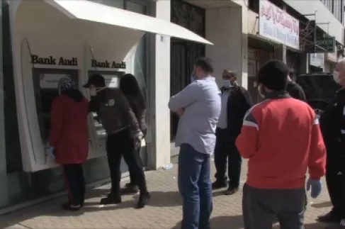 3 عقود من الديون.. القصة الكاملة لانهيار مصارف لبنان