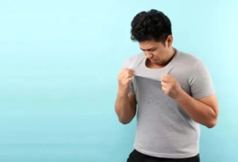 النظافة ليست السبب.. هكذا تتغير رائحة الجسم مع مرور السنوات