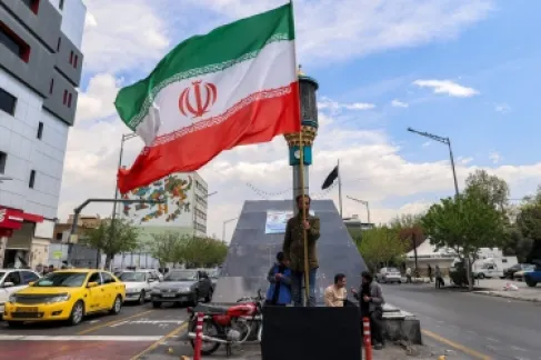 إيران تعلن طرد دبلوماسيين فرنسيين