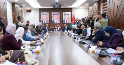 ماذا دار بين النواب ومحافظة في جلسة إلغاء 30%!
