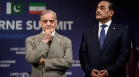 قائد الجيش الباكستاني إلى طهران استباقاً للعقوبات الأمريكية