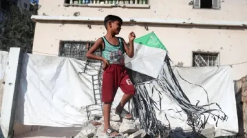 الطائرات الورقية في غزة: إسرائيل تحذّر وحماس تقول إنّها ألعاب