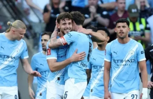 رحيل رابع لاعب وسط عن مانشستر سيتي