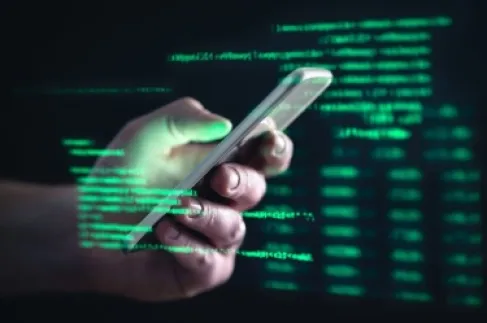 هل الرد على مكالمة مجهولة يُعرّض هاتفك للاختراق؟
