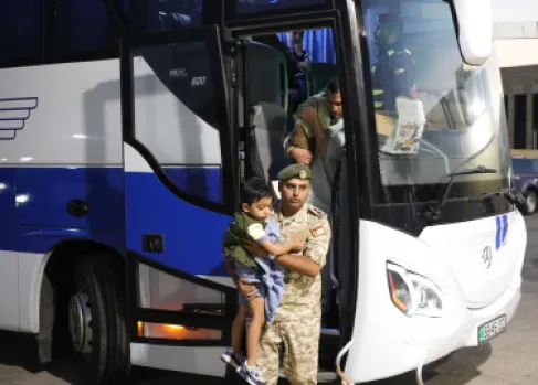 عودة دفعة من أطفال غزة إلى القطاع بعد استكمال علاجهم في مستشفيات المملكة