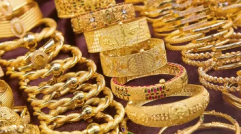 الذهب يتراجع 10 قروش في الأردن