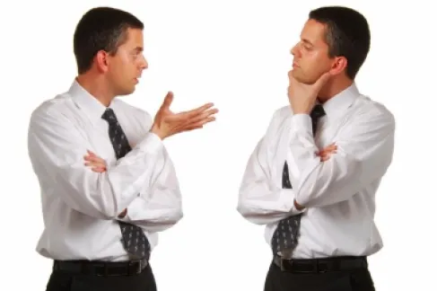 عادة نفعلها جميعاً.. ماذا يعني الحديث مع النفس طوال الوقت؟