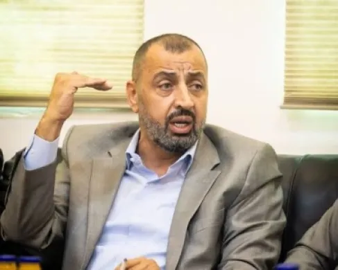 الدميسي يتراجع عن الانسحاب من دعم الوحدات: لن أخذلكم