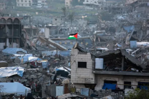 فرنسا تُجلي 44 فلسطينيًا من غزة بينهم علماء وفنانون مهددون