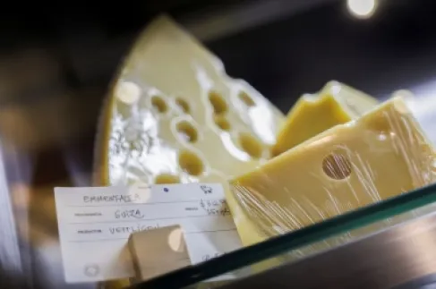 من بارميزان إلى فيتا.. كيف أشعلت أسماء الأجبان خلافا تجاريا بين واشنطن ومكسيكو؟
