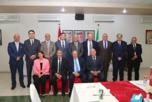 رئيس مجلس أمناء جامعة البترا يكرّم العمداء السابقين ويستعرض منجزات كلياتهم
